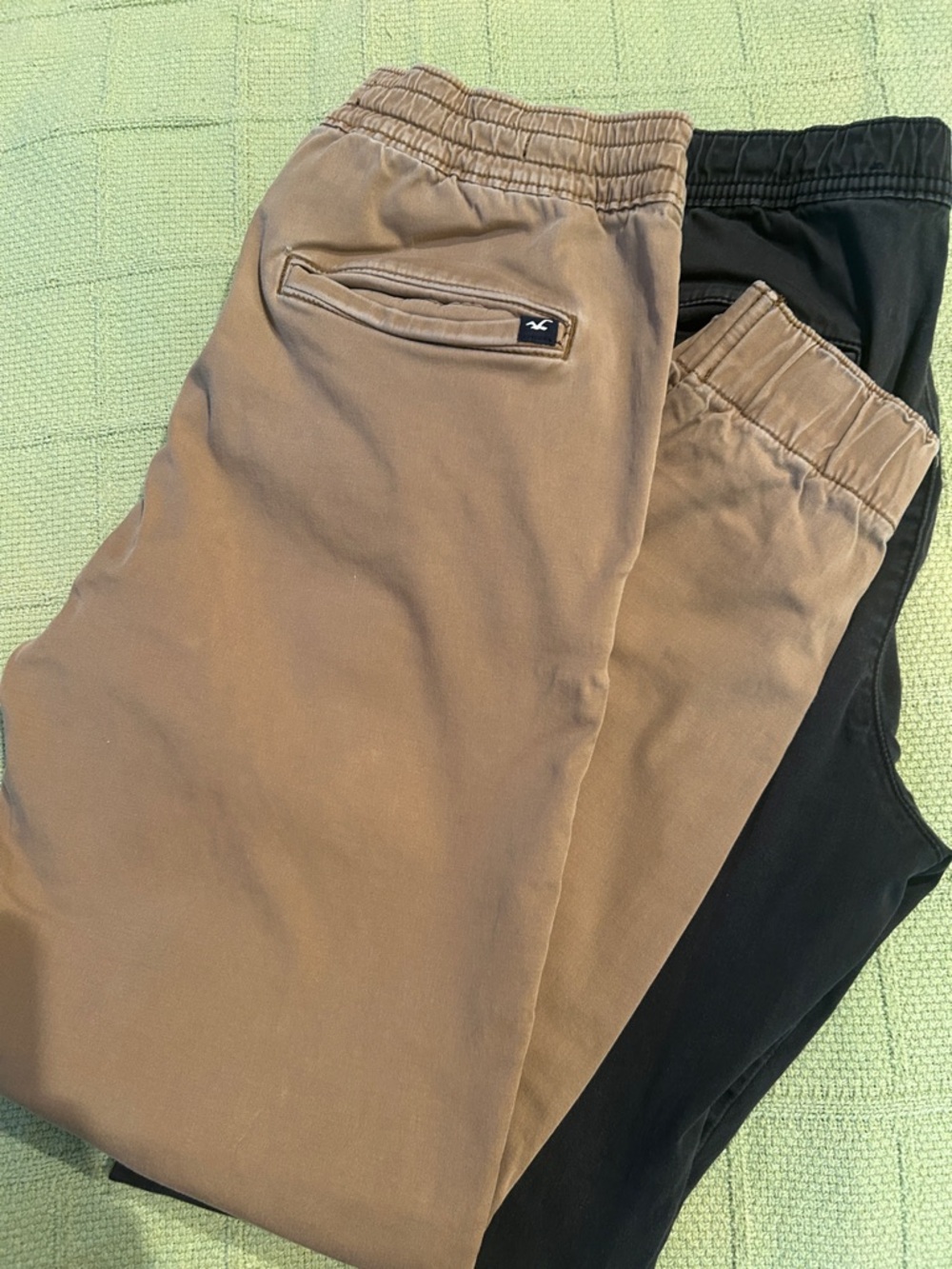 Hollister Men's Chino Joggers in Brown and Black